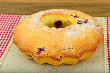 Lezzetli kek kuru üzüm ve kızılcık