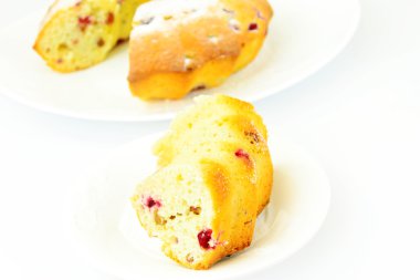 Lezzetli kek kuru üzüm ve kızılcık