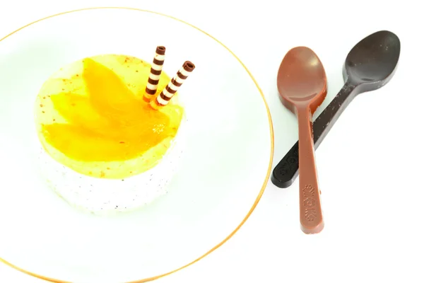 접시에 과자: 크림 케이크. — 스톡 사진