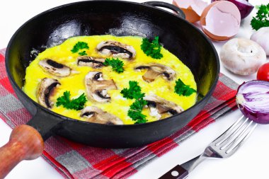 Sağlıklı diyet gıda: mantar ve sebze pişmiş yumurta