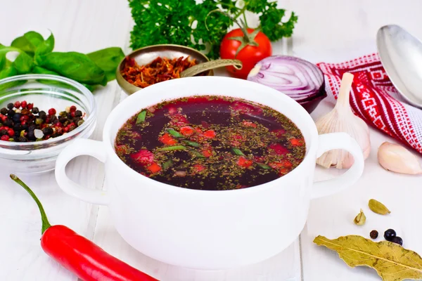 Здорова їжа: суп з буряком, зелена квасоля та овочі — стокове фото