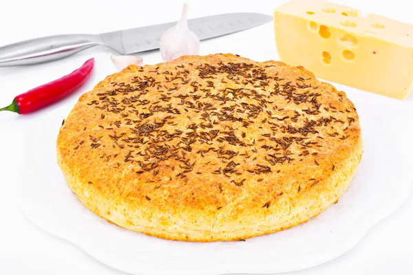 Грузинский национальный пирог с сыром и Каравей Хачапури — стоковое фото
