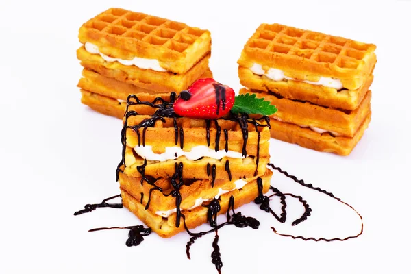 Wien, belgische Waffeln mit Erdbeere und Minze — Stockfoto