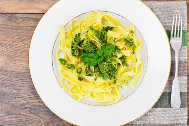 Fesleğen Pesto ile Tagliatelle ve Fettuccine
