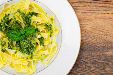 Fesleğen Pesto ile Tagliatelle ve Fettuccine