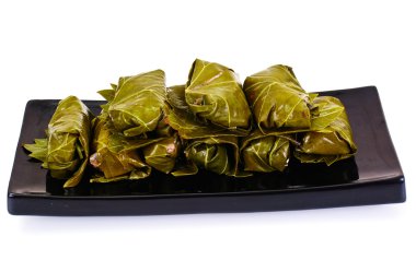 Dan ile bir kıyılmış yaprak dolma