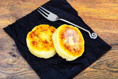 Tatlı peynirli börek