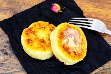 Tatlı peynirli börek