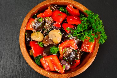 Kırmızı biber Patlıcan salatası
