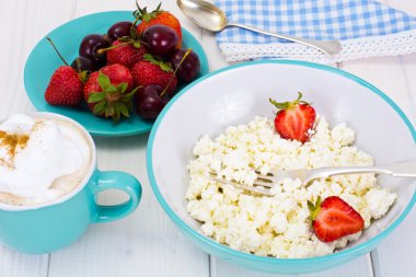 Ev diyet yağ süzme peynir lor çilek ile boncuklu