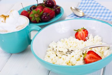 Ev diyet yağ süzme peynir lor çilek ile boncuklu