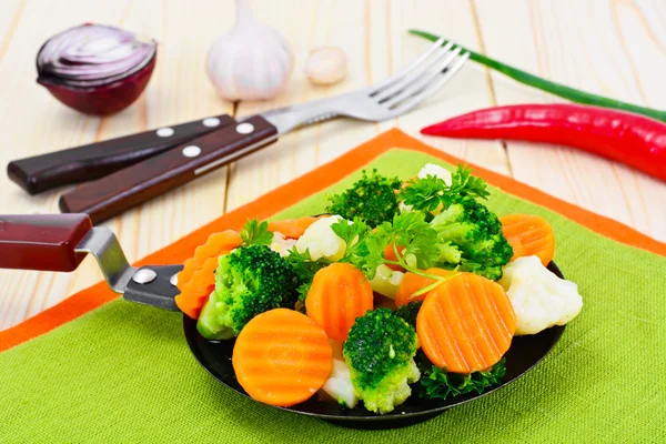 Légumes cuits à la vapeur Pommes de terre, Carottes, Chou-fleur, Brocoli — Photo