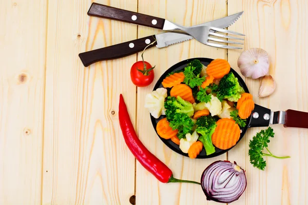 Légumes cuits à la vapeur Pommes de terre, Carottes, Chou-fleur, Brocoli — Photo