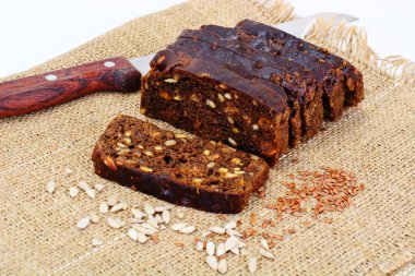 Çavdar ekmeği ile ayçiçeği tohumu, susam, Kuru üzüm