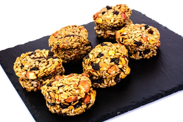 Galletas con pasas, cacahuetes, semillas de girasol, copos de avena y H — Foto de Stock