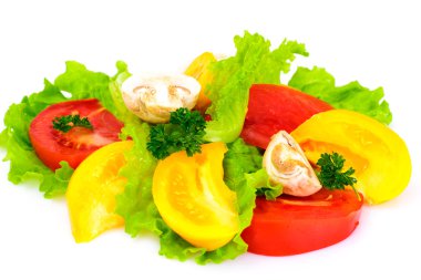 Marul domates, biber ve haşlanmış yumurta ile