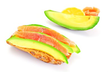 Avokado ve somon sandviç