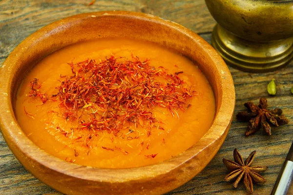 Sopa de crema de zanahoria con dieta de azafrán Alimentos —  Fotos de Stock