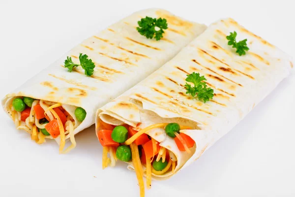 野菜、中華麺とルッコラのピタパン — ストック写真