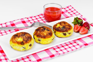 Cheesecakes, süzme peynir Çekirdekli kuru üzüm, çilek Sm krep.