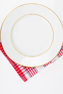 Beyaz Empry plaka üzerinde metin için yer ile bir masa örtüsü