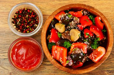 Kırmızı biber Patlıcan salatası