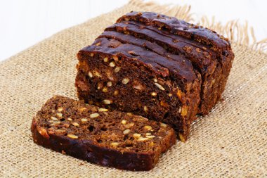 Çavdar ekmeği ile ayçiçeği tohumu, susam, Kuru üzüm ve diğer