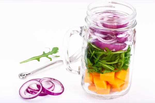 Salad with Pumpkin, Arugula and Red Onion in Glass Jar — Stock Photo, Image
