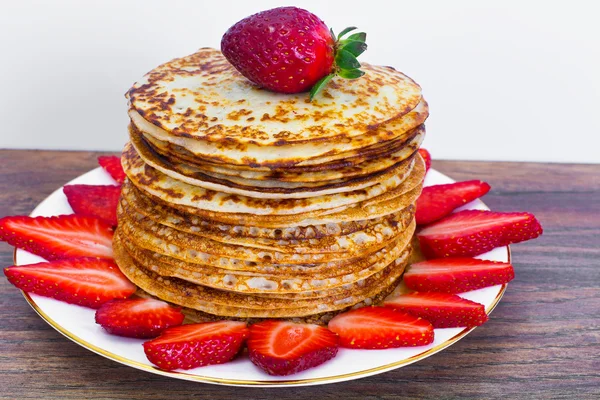 Sabrosos Panqueques Pila con Fresa — Foto de Stock