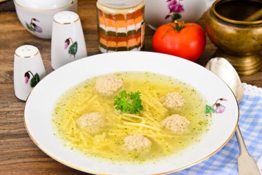 Tavuk köfte erişte çorbası