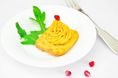 Forshmak: Herring tereyağı, havuç ve kraker ile