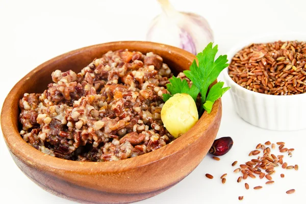 Pilaf com Carne, Cenouras e Arroz Vermelho — Fotografia de Stock