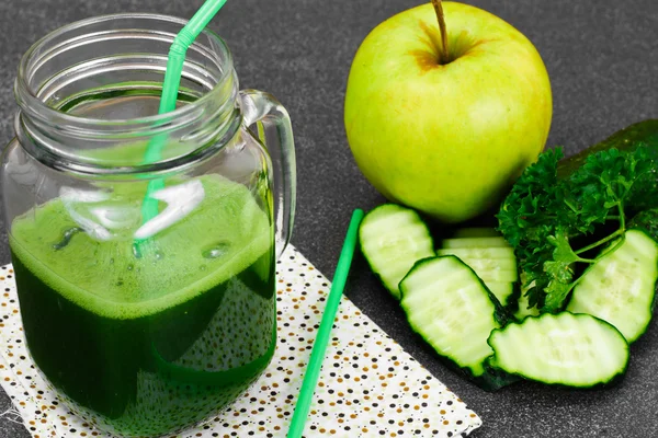 Juice from Apple, Cucumber and Parsley — Stock Photo, Image