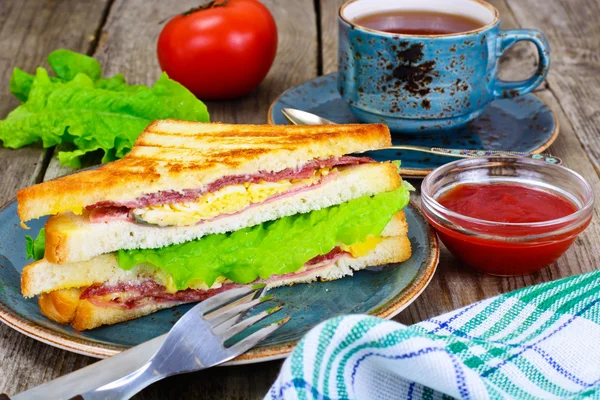 Sandwich with Cheese, Salami and Salad — Stock Photo, Image