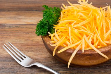 Kabak salatası, tuz, şeker, soğan, sarımsak, bitkisel yağ, balsam