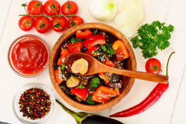 Kırmızı biber Patlıcan salatası