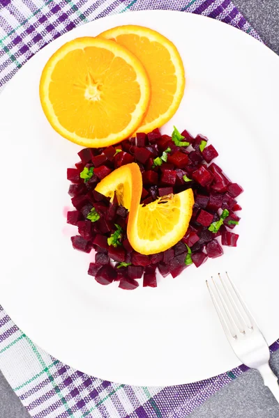 Свекольный салат с апельсином — стоковое фото