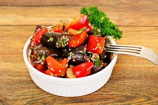 Äggplanta sallad med Paprika — Stockfoto