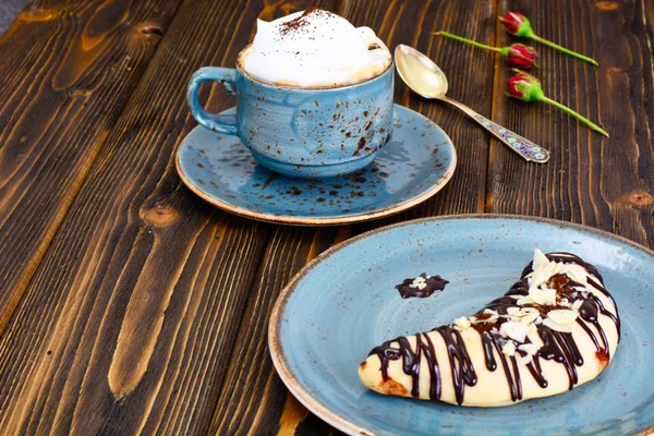 コーヒーと月の形のショートブレッド クッキー — ストック写真