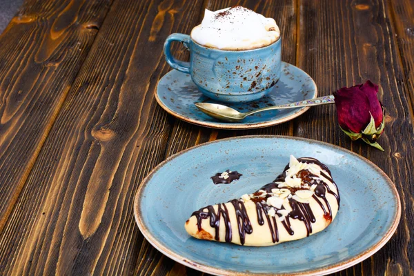 コーヒーと月の形のショートブレッド クッキー — ストック写真
