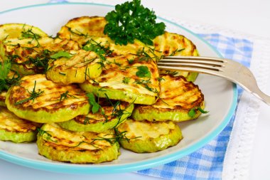 Rezene ile ızgara kabak