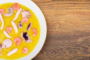 kremalı çorba deniz ürünleri ile