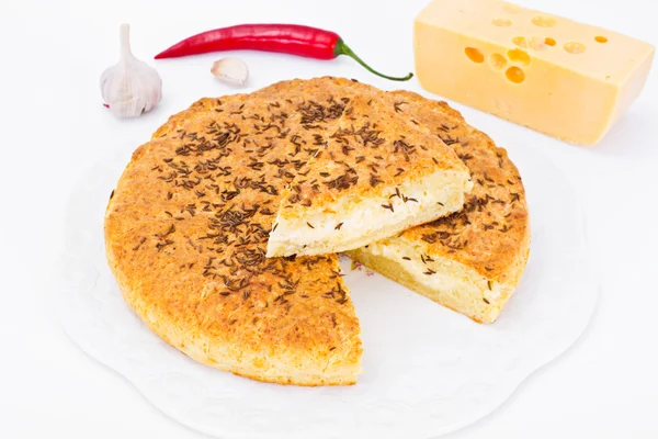 Gruzínská národní jídlo koláč se sýrem a kmínu chačapury — Stock fotografie