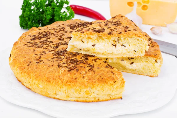 Pastel de plato nacional georgiano con queso y alcaravea Khachapuri — Foto de Stock