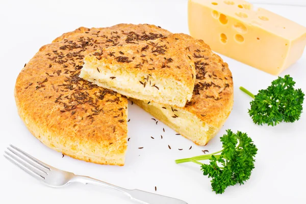 Gürcistan Milli yemek pasta peynir ve kimyon Khachapuri ile — Stok fotoğraf