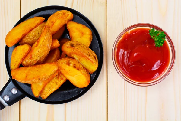 Potato Wedges, Potatoes in a Rural with Tomato Ketchup — Stock Photo, Image