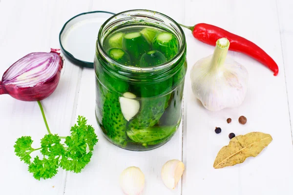 Gurka i marinaden, Pickles — Stockfoto