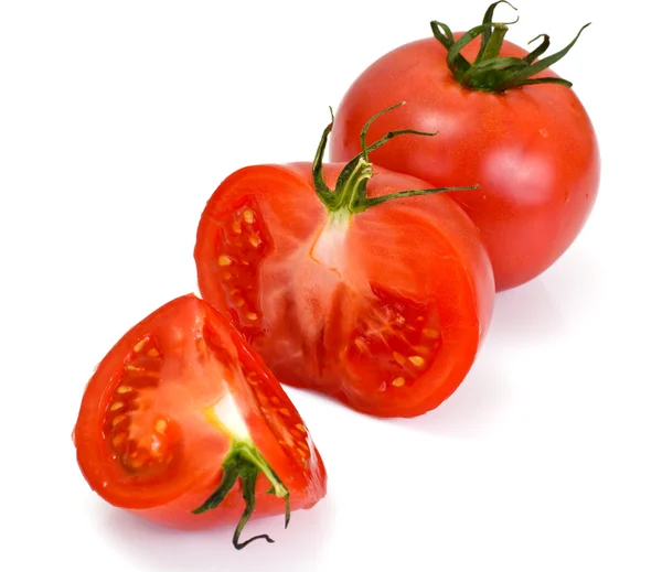 Kırmızı domatesler beyaz arka planda izole edilmiş. — Stok fotoğraf