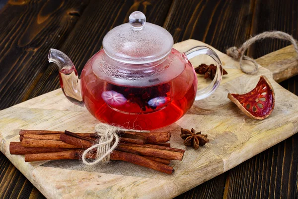 Tè all'ibisco rosso con cannella, ittania e zenzero — Foto Stock