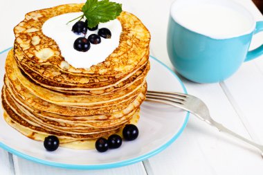 Krep süt ve beyaz panoları Frenk üzümü